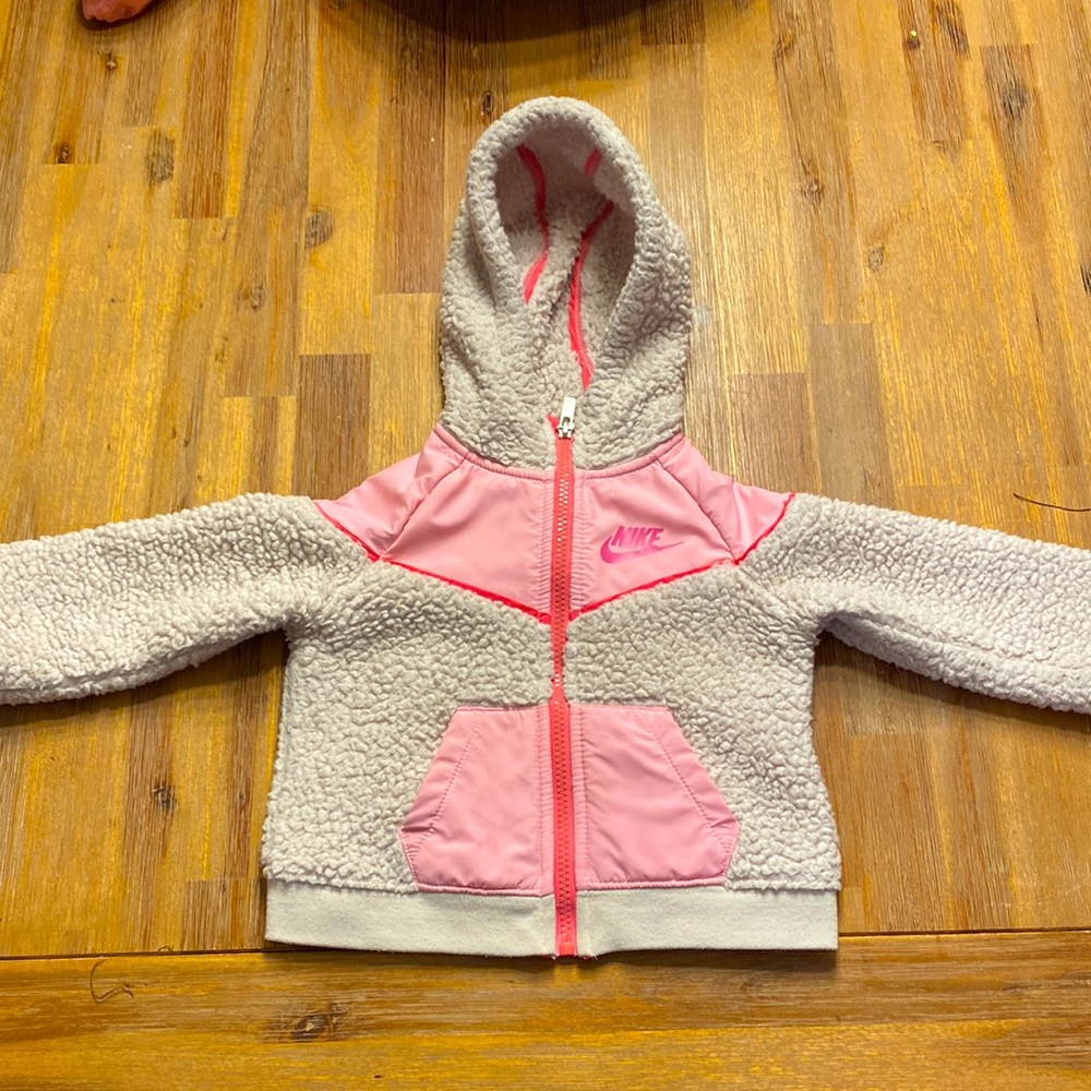 Nike Girl's Sportswear Sherpa Unicorn Windrunner Jacket (White/Light Pink)
